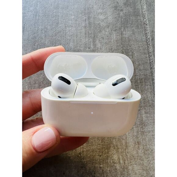 Apple AirPods Pro A2084 Left & A2083 Right Earbuds A2190 Charging Case PERFECT